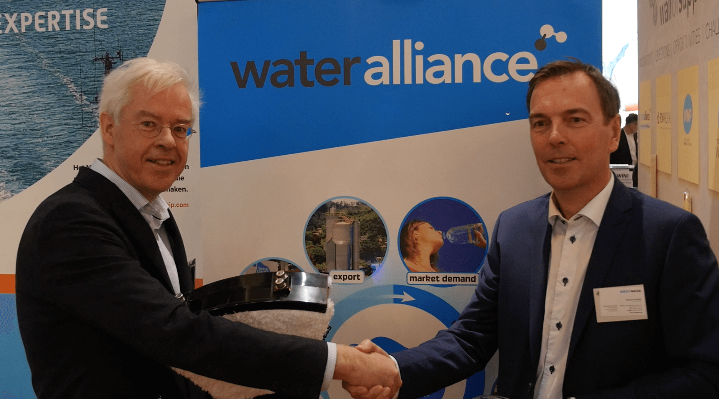 Handdruk tussen CEO's BW Products en Nordic Water